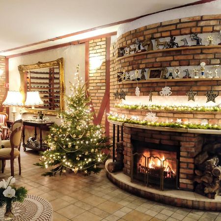 Hubertus Aparthotel & Restaurant & Horse Club Starogard Gdański Esterno foto