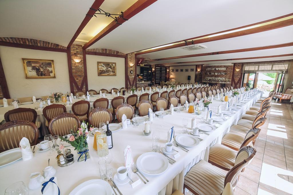 Hubertus Aparthotel & Restaurant & Horse Club Starogard Gdański Esterno foto