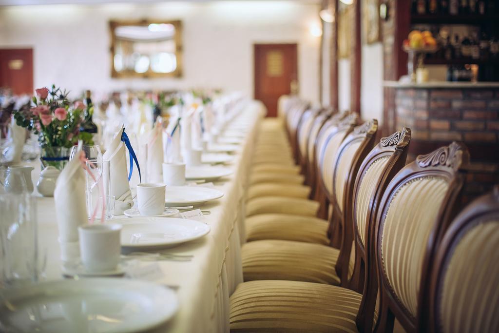 Hubertus Aparthotel & Restaurant & Horse Club Starogard Gdański Esterno foto
