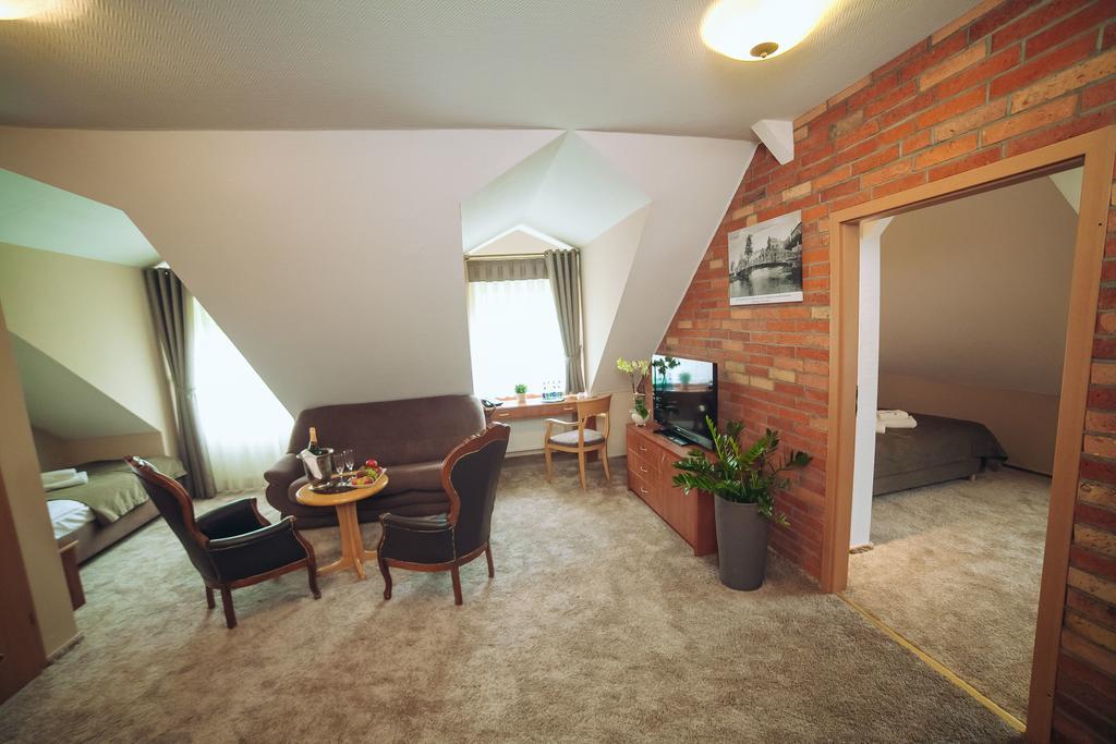 Hubertus Aparthotel & Restaurant & Horse Club Starogard Gdański Esterno foto