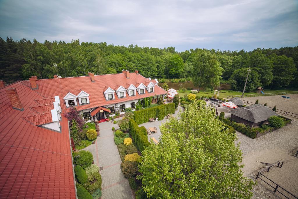 Hubertus Aparthotel & Restaurant & Horse Club Starogard Gdański Esterno foto