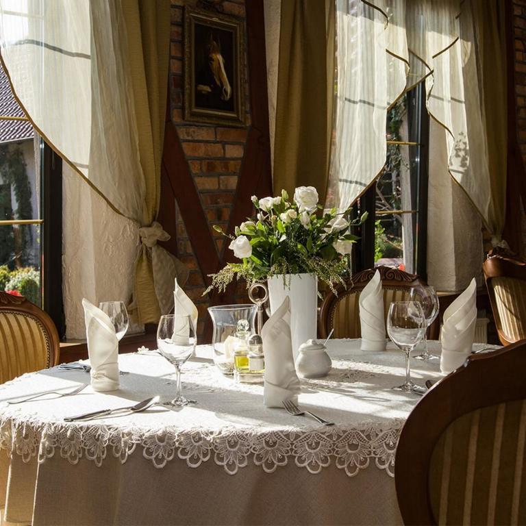Hubertus Aparthotel & Restaurant & Horse Club Starogard Gdański Esterno foto