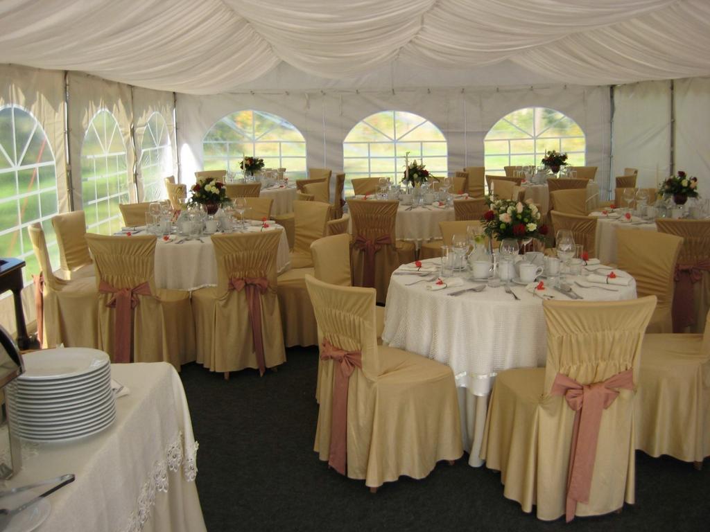 Hubertus Aparthotel & Restaurant & Horse Club Starogard Gdański Esterno foto