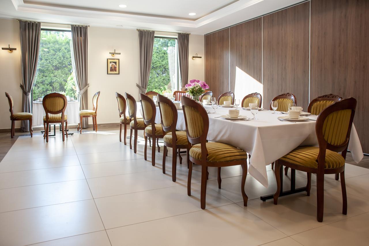 Hubertus Aparthotel & Restaurant & Horse Club Starogard Gdański Esterno foto