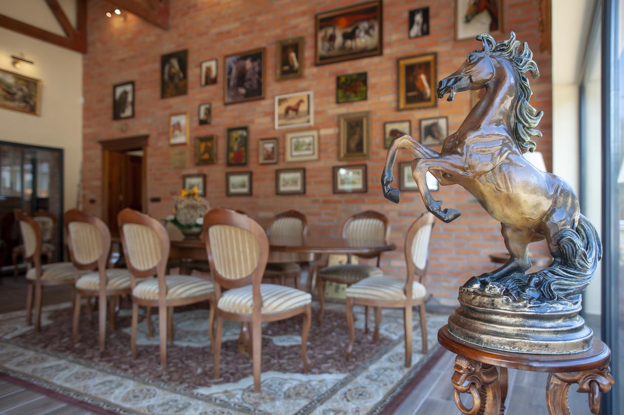 Hubertus Aparthotel & Restaurant & Horse Club Starogard Gdański Esterno foto