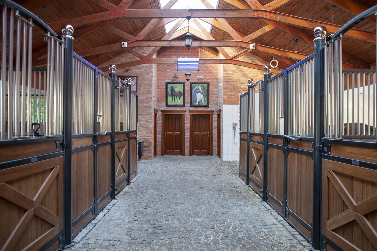 Hubertus Aparthotel & Restaurant & Horse Club Starogard Gdański Esterno foto