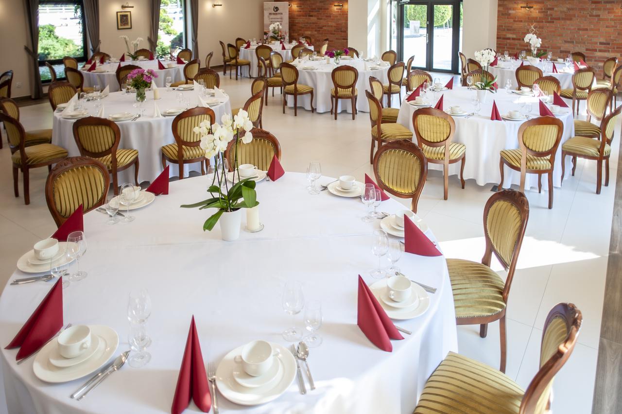 Hubertus Aparthotel & Restaurant & Horse Club Starogard Gdański Esterno foto