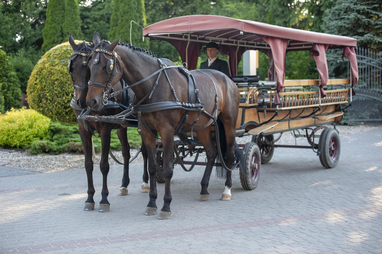 Hubertus Aparthotel & Restaurant & Horse Club Starogard Gdański Esterno foto
