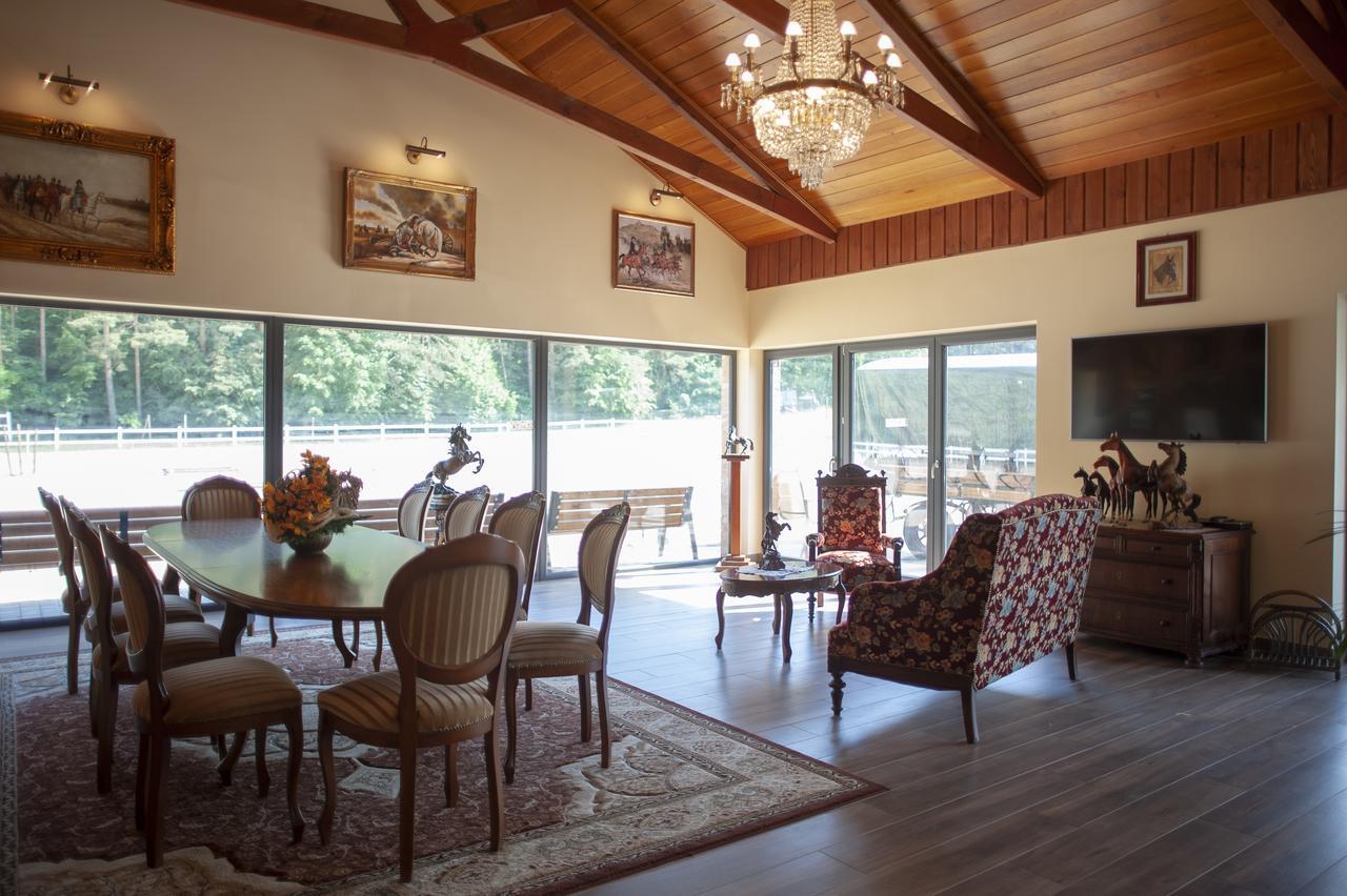 Hubertus Aparthotel & Restaurant & Horse Club Starogard Gdański Esterno foto