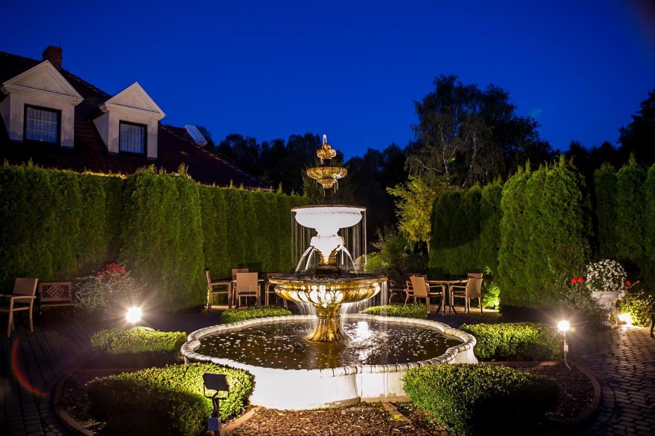 Hubertus Aparthotel & Restaurant & Horse Club Starogard Gdański Esterno foto